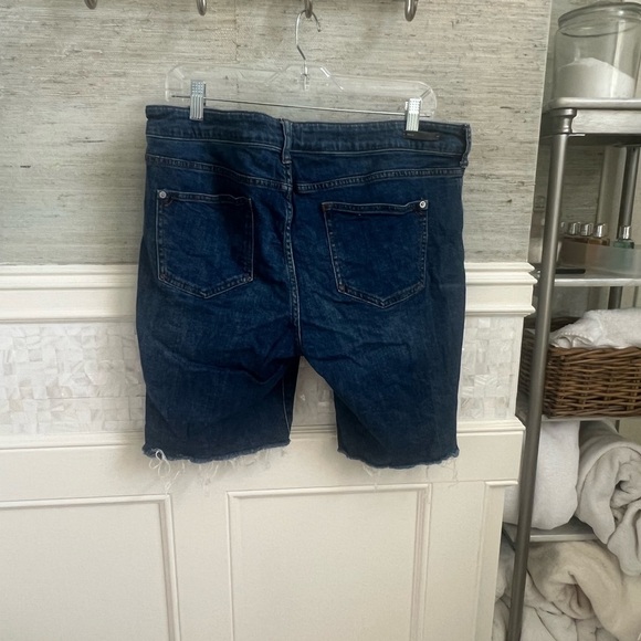 32 Anthropologie pilcro high rise slim jean shorts dark denim raw edge Bermudas - Picture 8 of 11